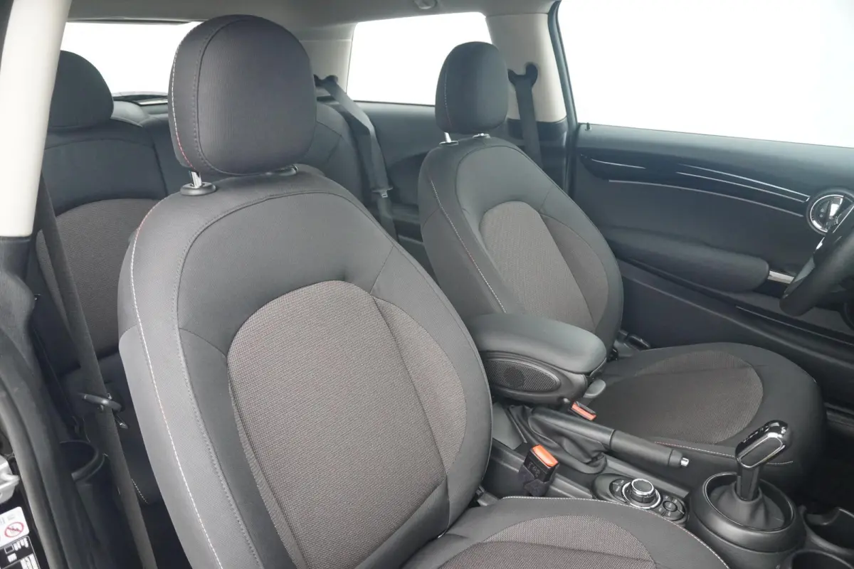 Cooper Camden Edition | Comfort Access | Driving Assistant | Verwarmde Voorstoelen | Parkeersensoren achter |