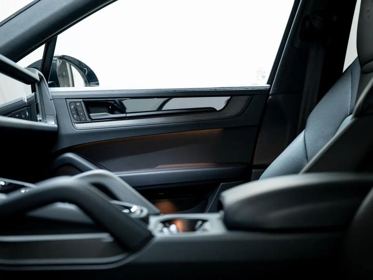 3.0 E-Hybrid Black Edition | SportDesign | Trekhaak | Achterasbest. | Sportuitlaat | HUD | Bijrijdersdisplay |