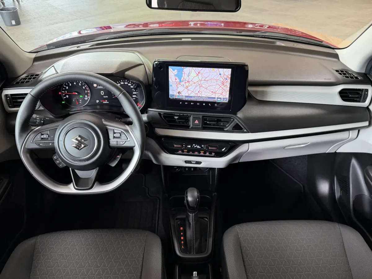 1.2 Style Smart Hybrid | Navi | 16" | ACC | Dodehoek | Camera | Carplay | Led |