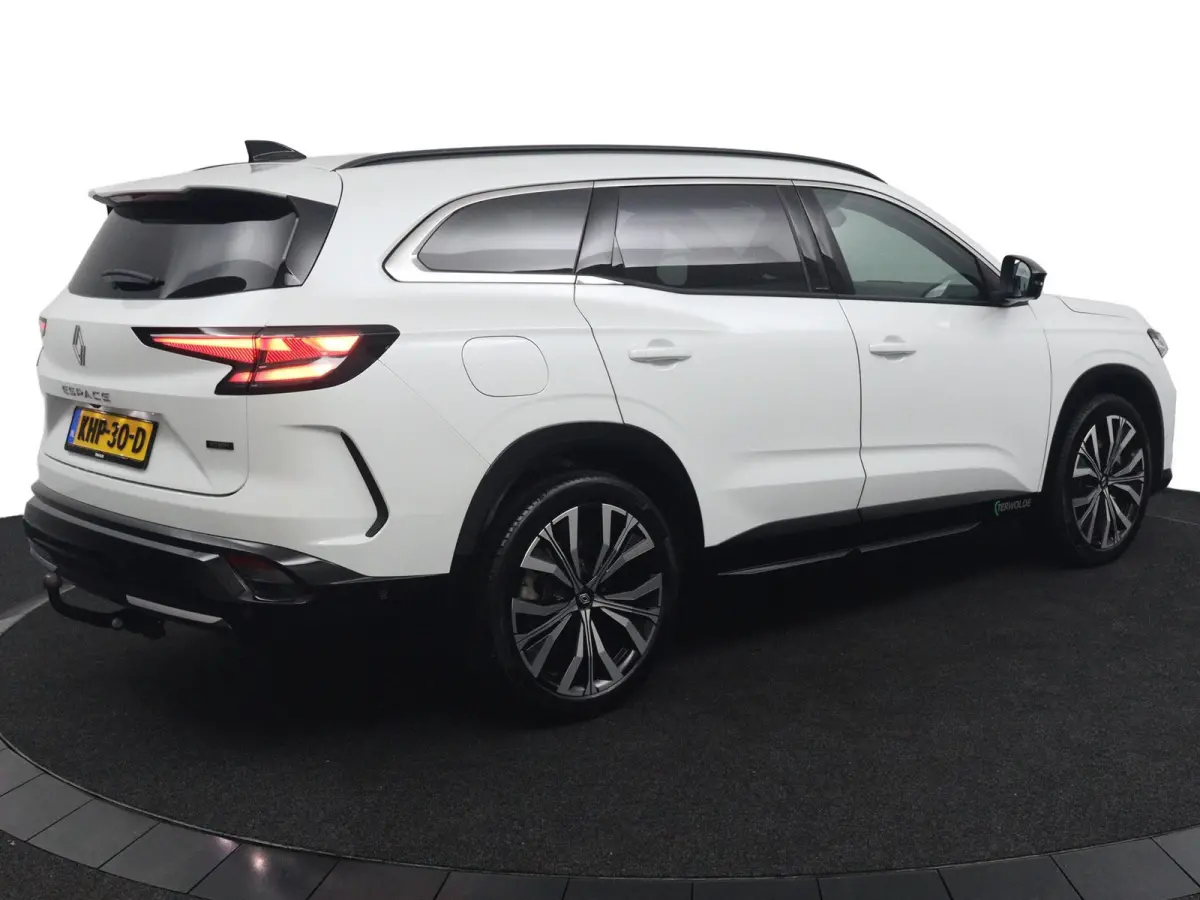 iconic full hybrid E-Tech 200 - 5 zitplaatsen | Trekhaak | Panoramadak | Harman Kardon |
