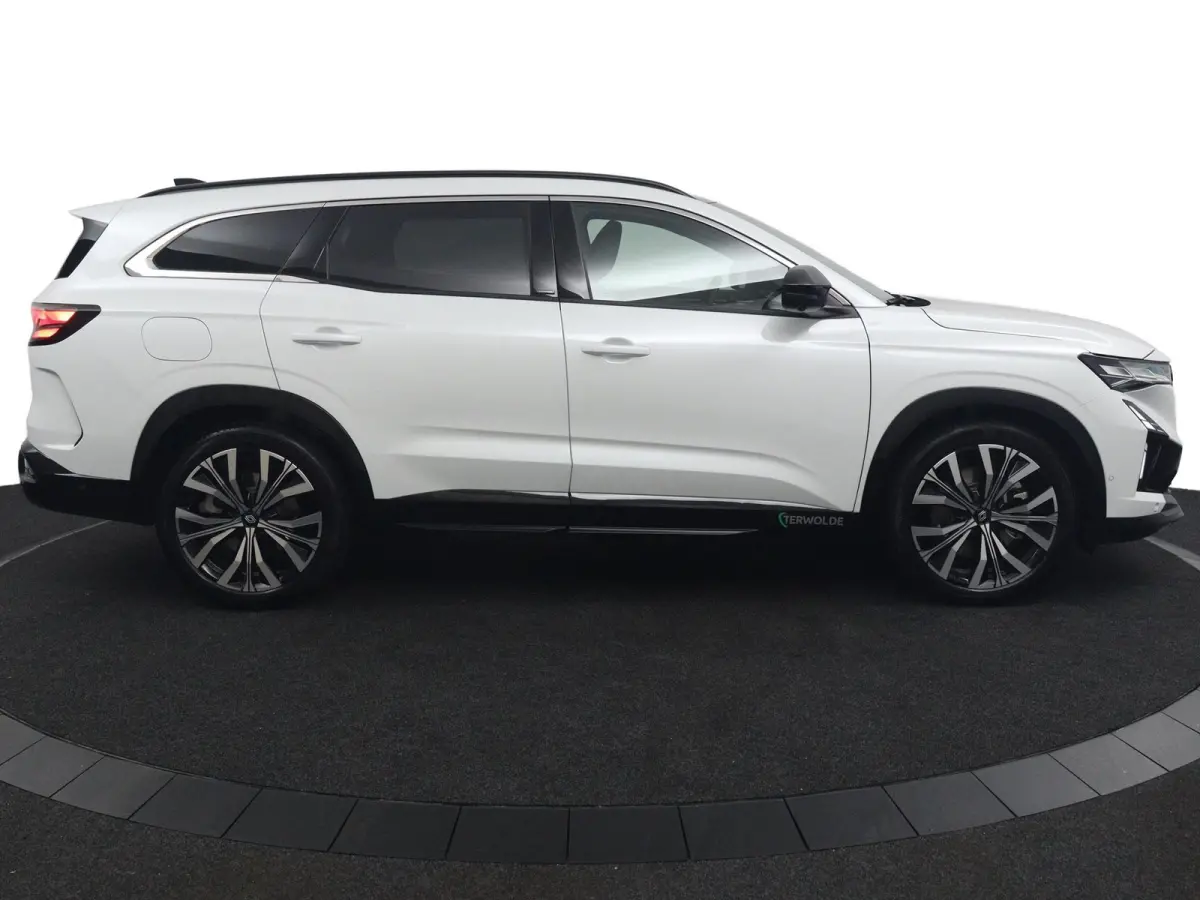 iconic full hybrid E-Tech 200 - 5 zitplaatsen | Trekhaak | Panoramadak | Harman Kardon |