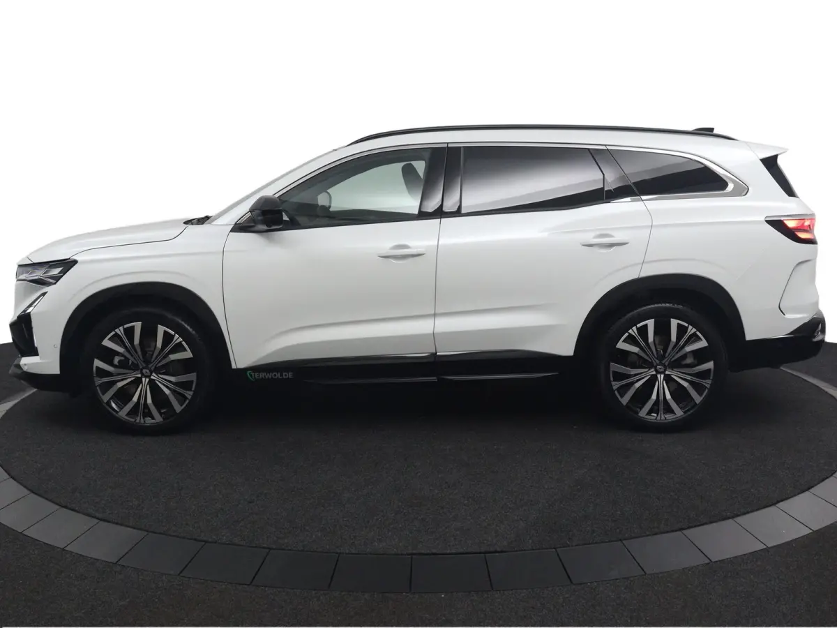 iconic full hybrid E-Tech 200 - 5 zitplaatsen | Trekhaak | Panoramadak | Harman Kardon |