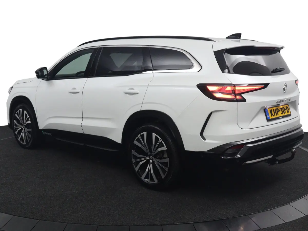 iconic full hybrid E-Tech 200 - 5 zitplaatsen | Trekhaak | Panoramadak | Harman Kardon |