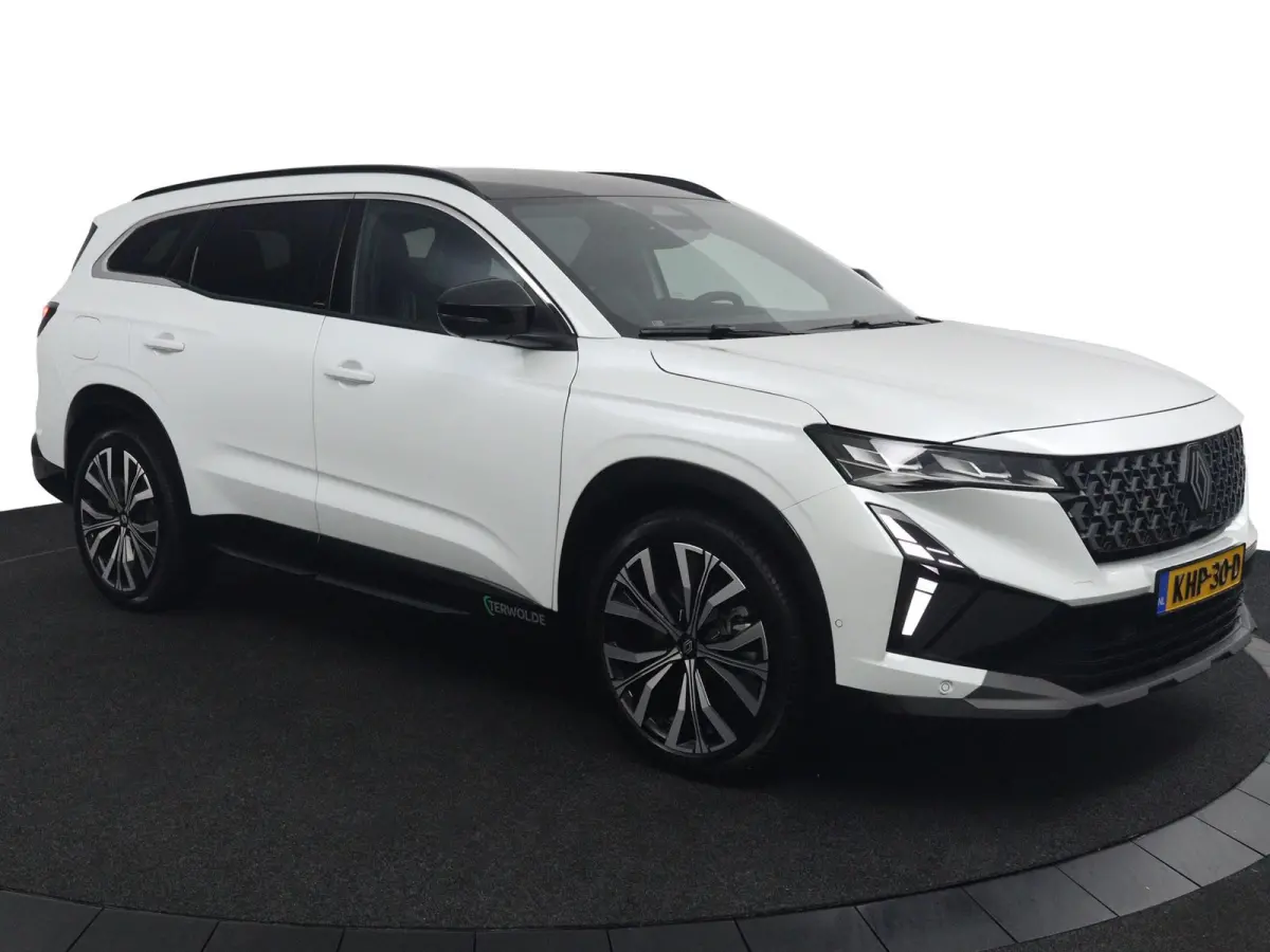 iconic full hybrid E-Tech 200 - 5 zitplaatsen | Trekhaak | Panoramadak | Harman Kardon |
