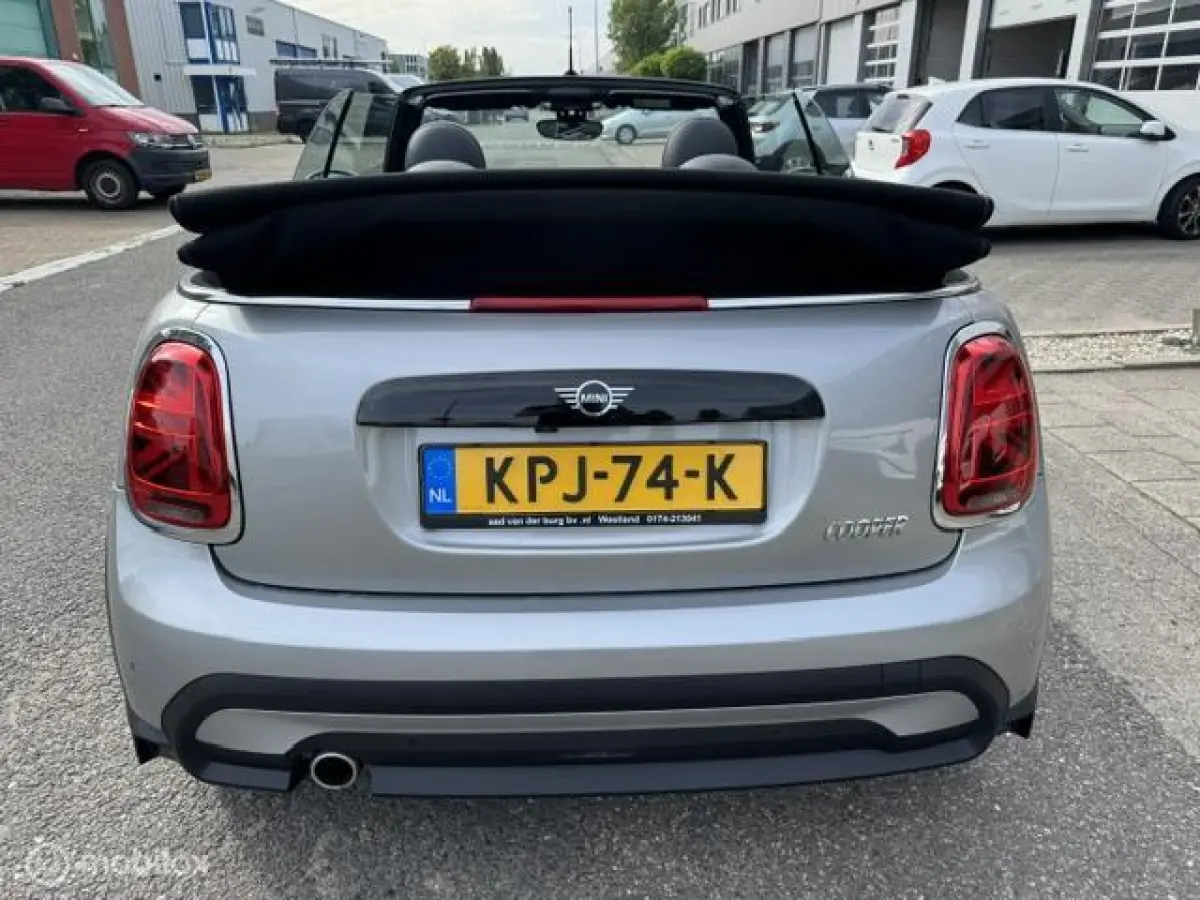1.5 Resolute Edition Automaat . Navigatie , Camera achter , Lederbekleding Stoel+Stuur verwarming , sport stoellen , Pakeer hulp rondom