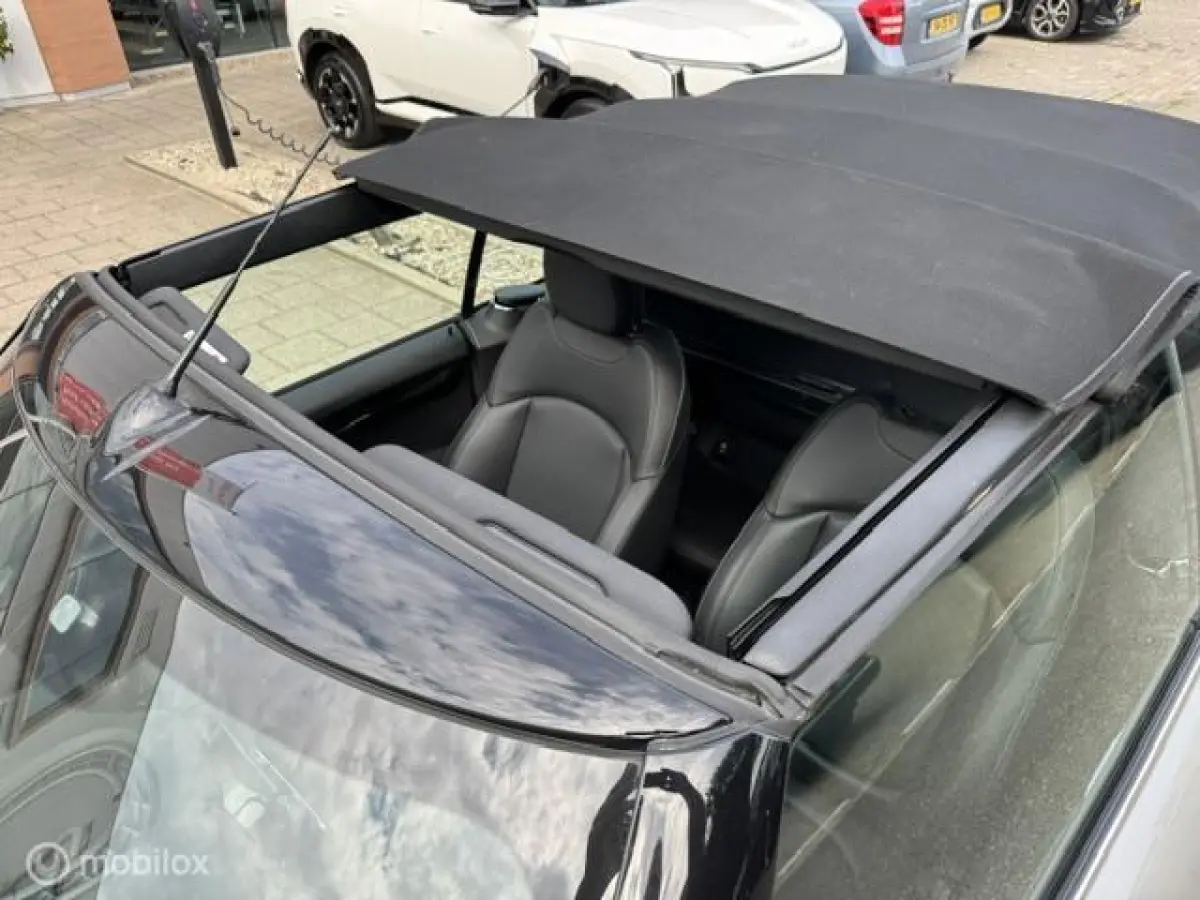 1.5 Resolute Edition Automaat . Navigatie , Camera achter , Lederbekleding Stoel+Stuur verwarming , sport stoellen , Pakeer hulp rondom