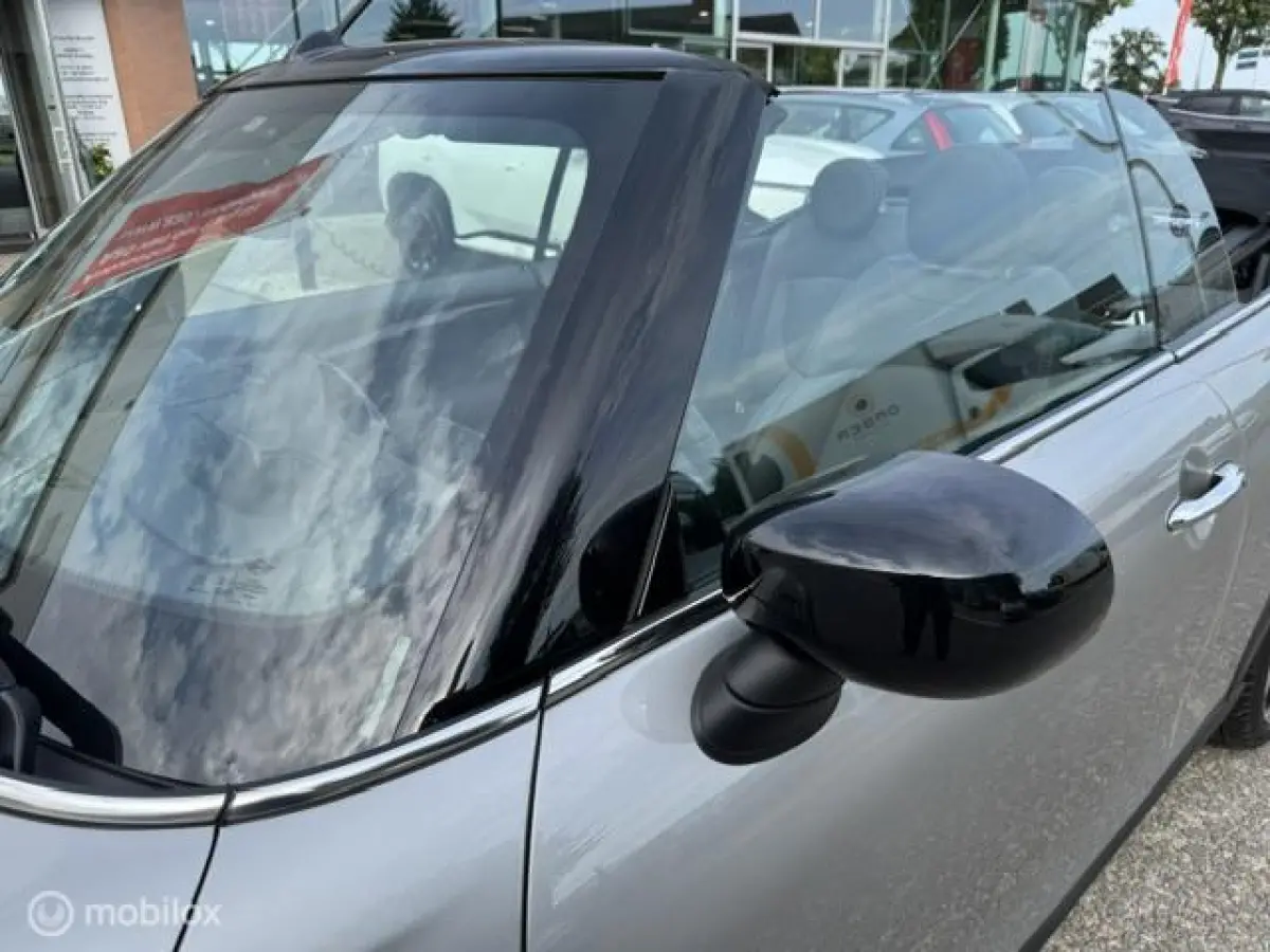 1.5 Resolute Edition Automaat . Navigatie , Camera achter , Lederbekleding Stoel+Stuur verwarming , sport stoellen , Pakeer hulp rondom