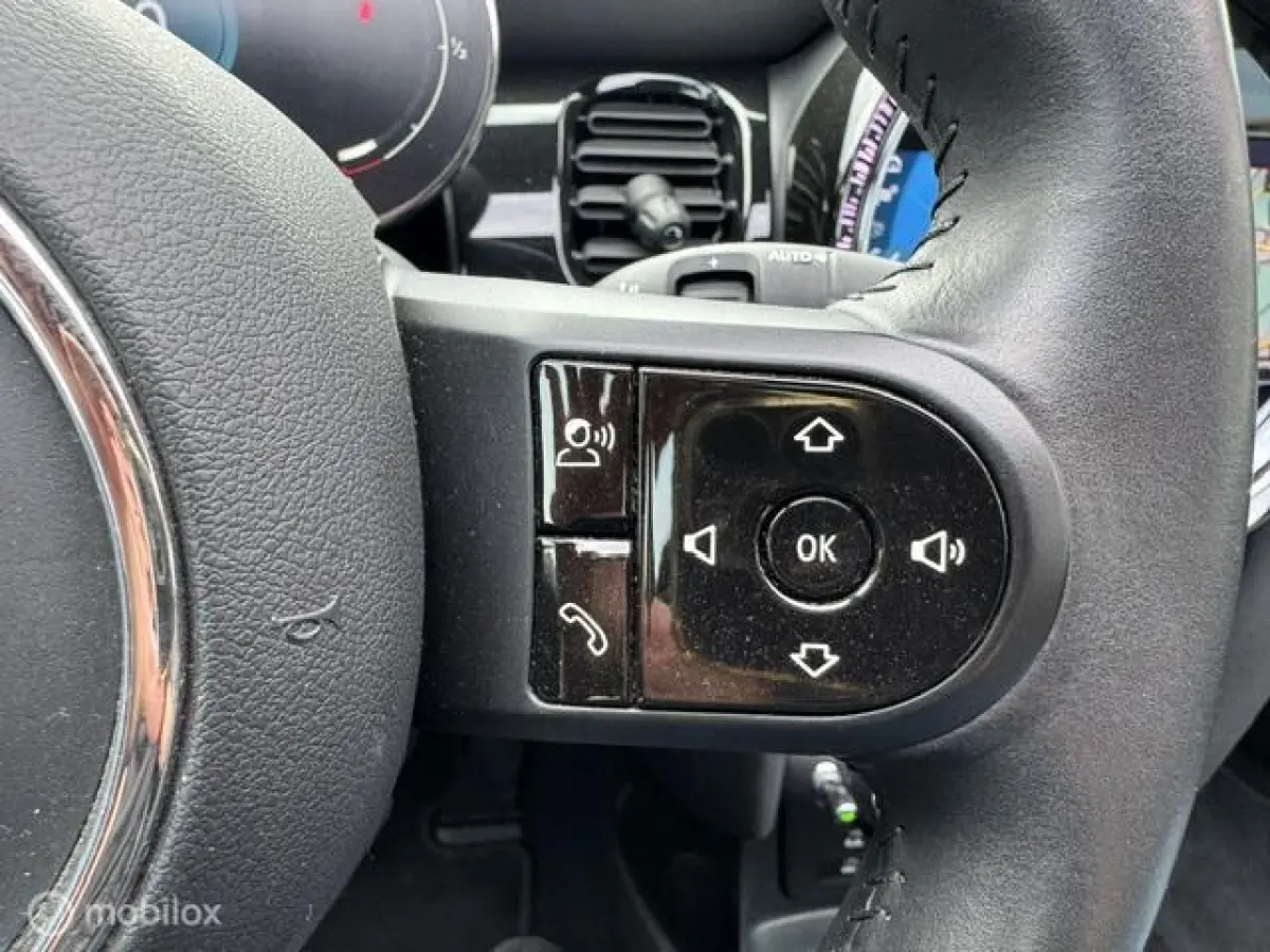 1.5 Resolute Edition Automaat . Navigatie , Camera achter , Lederbekleding Stoel+Stuur verwarming , sport stoellen , Pakeer hulp rondom