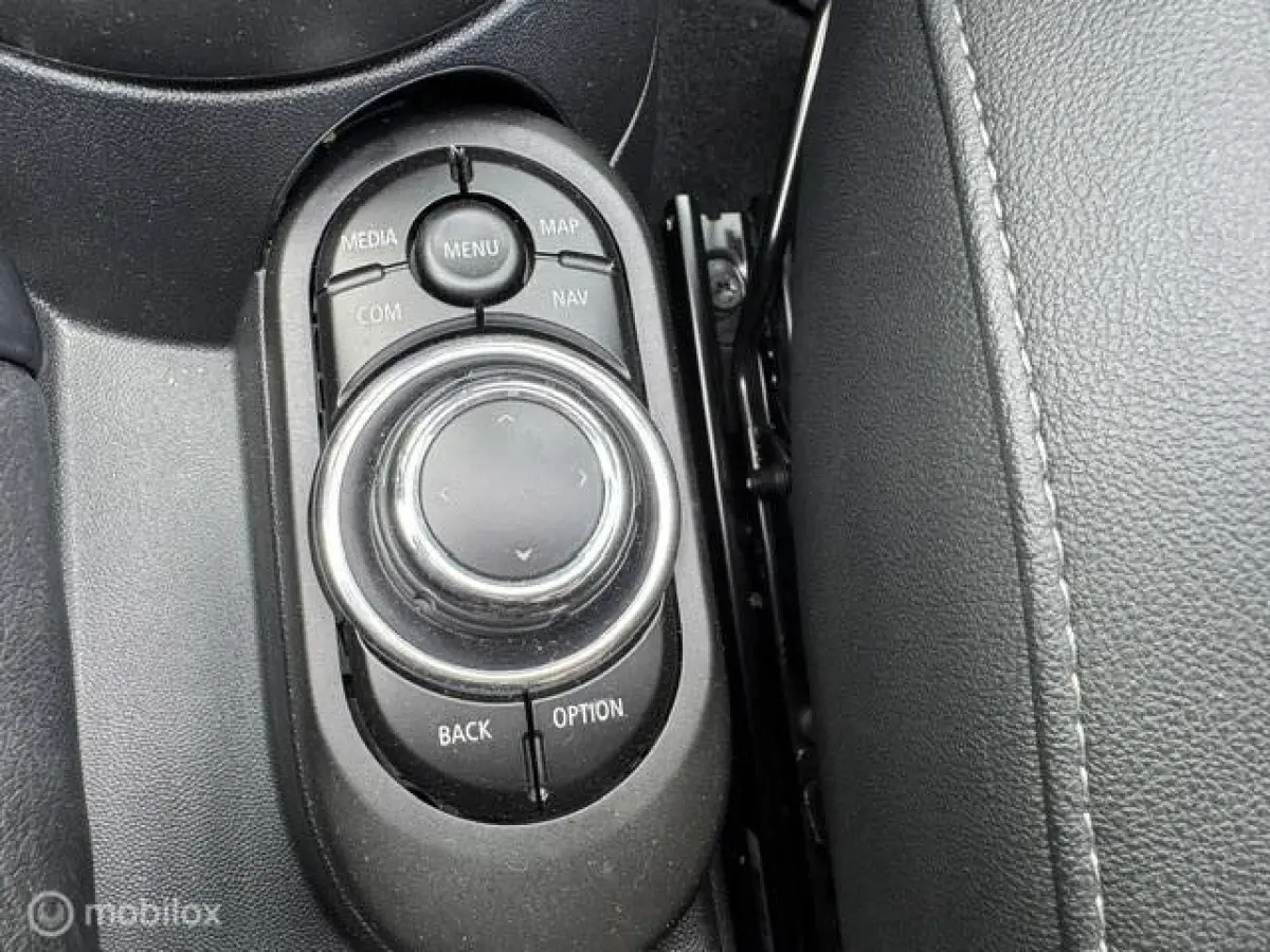 1.5 Resolute Edition Automaat . Navigatie , Camera achter , Lederbekleding Stoel+Stuur verwarming , sport stoellen , Pakeer hulp rondom