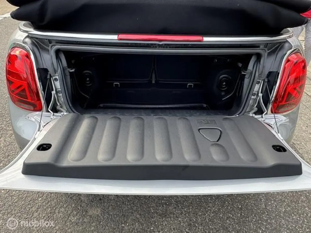 1.5 Resolute Edition Automaat . Navigatie , Camera achter , Lederbekleding Stoel+Stuur verwarming , sport stoellen , Pakeer hulp rondom