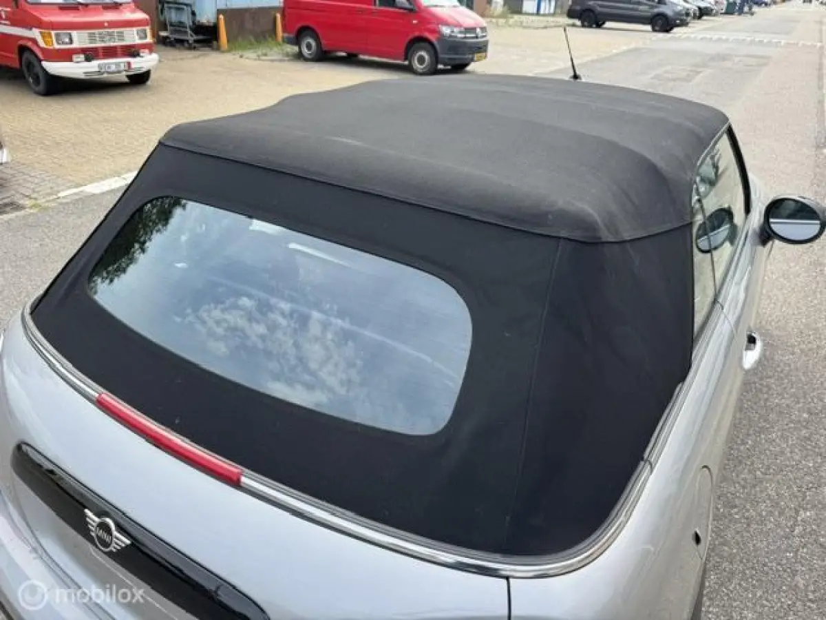 1.5 Resolute Edition Automaat . Navigatie , Camera achter , Lederbekleding Stoel+Stuur verwarming , sport stoellen , Pakeer hulp rondom