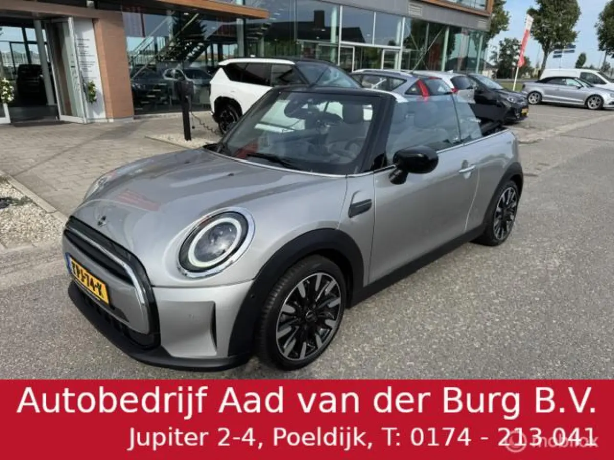1.5 Resolute Edition Automaat . Navigatie , Camera achter , Lederbekleding Stoel+Stuur verwarming , sport stoellen , Pakeer hulp rondom