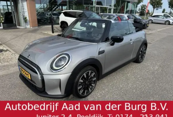 1.5 Resolute Edition Automaat . Navigatie , Camera achter , Lederbekleding Stoel+Stuur verwarming , sport stoellen , Pakeer hulp rondom
