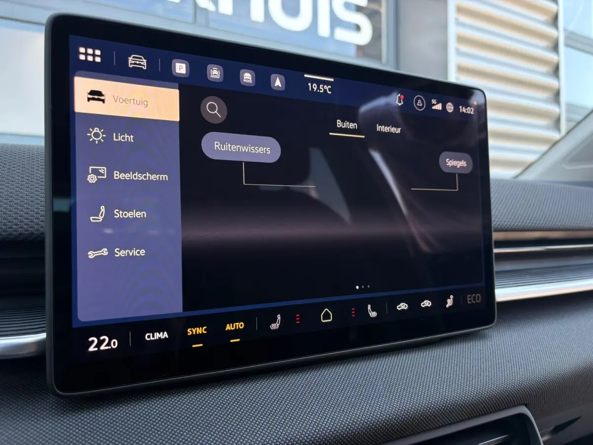Life First Edition | Airconditioning automatisch, 2-zone (Climatronic) | Automatische afstandsregeling (Adaptive Cruise Control) | Koplampverlichting LED