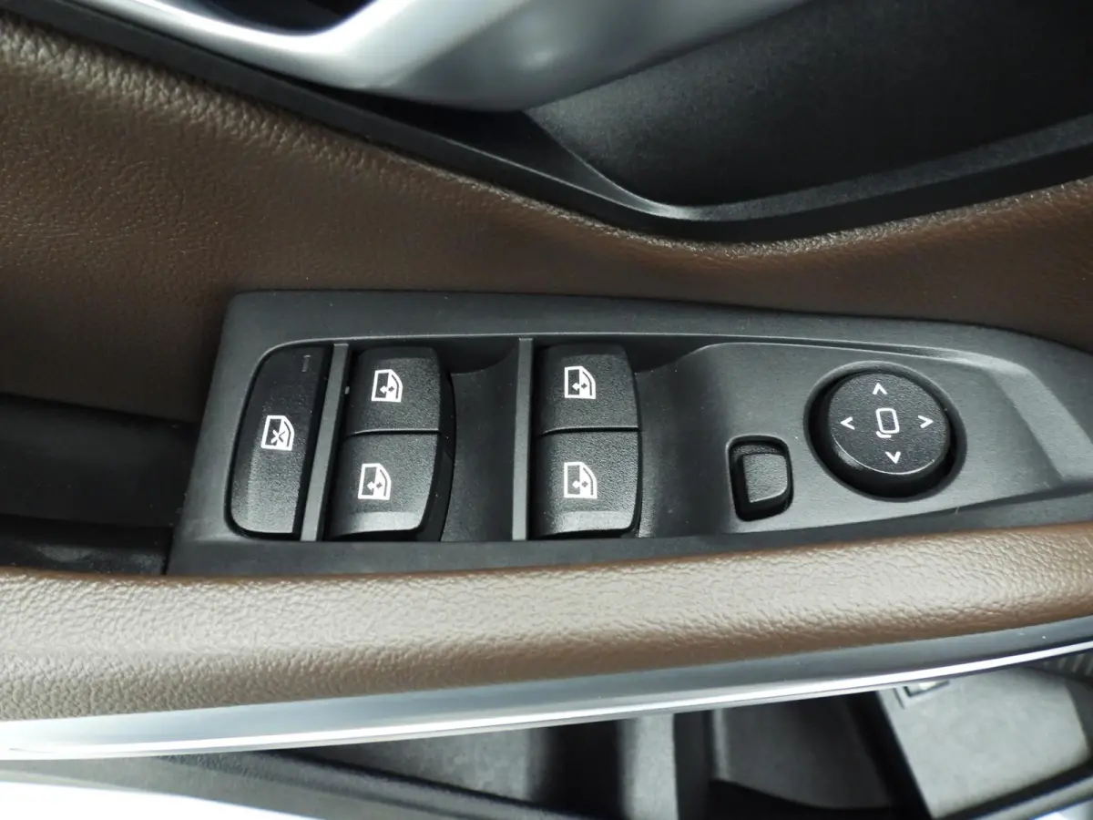 320e | Laserlicht | Leder | Navigatie | Active cruise | Trekhaak | Sportstoelen | Stoelverwarming | DAB | Hifi speakers | Alu 18 inch