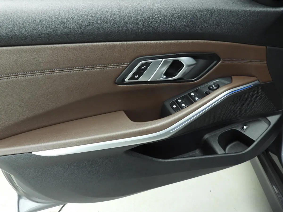 320e | Laserlicht | Leder | Navigatie | Active cruise | Trekhaak | Sportstoelen | Stoelverwarming | DAB | Hifi speakers | Alu 18 inch