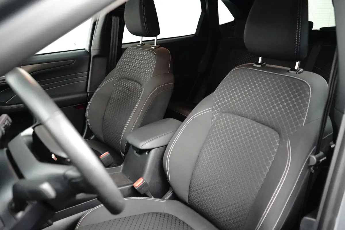 Titanium | Trekhaak | Camera | 2100KG Trekgewicht | Climate Control | | Achteruitrijcamera | Airco (automatisch) | Apple Carplay/Android Auto|telefoonintegratie premium