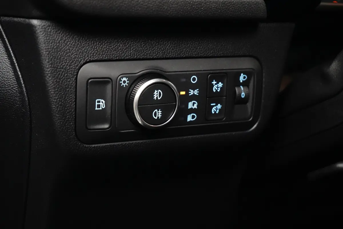 Titanium | Trekhaak | Camera | 2100KG Trekgewicht | Climate Control | | Achteruitrijcamera | Airco (automatisch) | Apple Carplay/Android Auto|telefoonintegratie premium