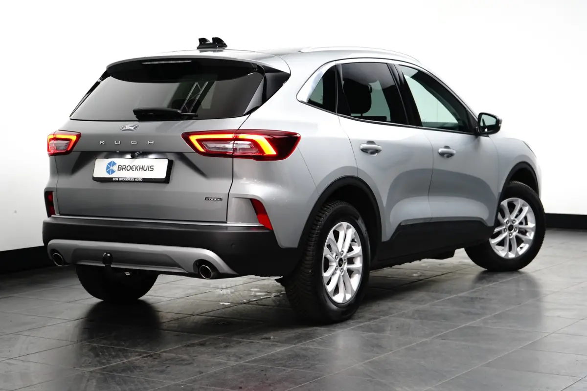 Titanium | Trekhaak | Camera | 2100KG Trekgewicht | Climate Control | | Achteruitrijcamera | Airco (automatisch) | Apple Carplay/Android Auto|telefoonintegratie premium