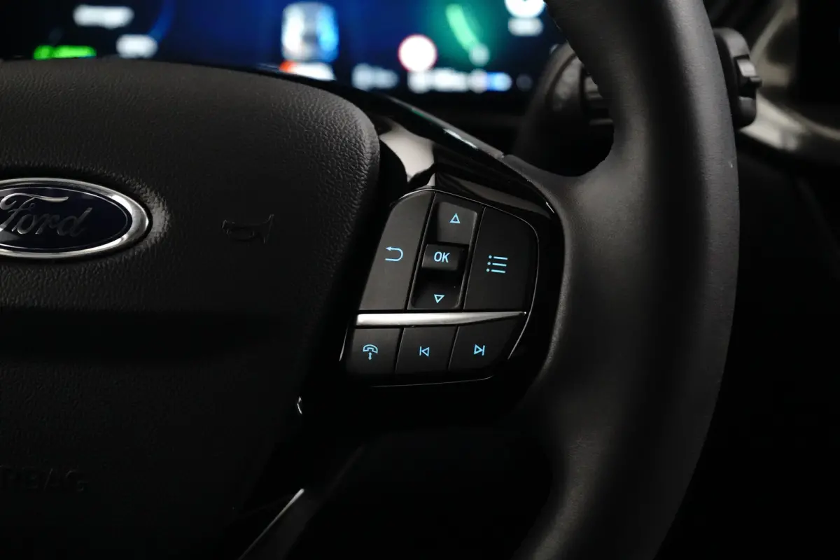 Titanium | Trekhaak | Camera | 2100KG Trekgewicht | Climate Control | | Achteruitrijcamera | Airco (automatisch) | Apple Carplay/Android Auto|telefoonintegratie premium
