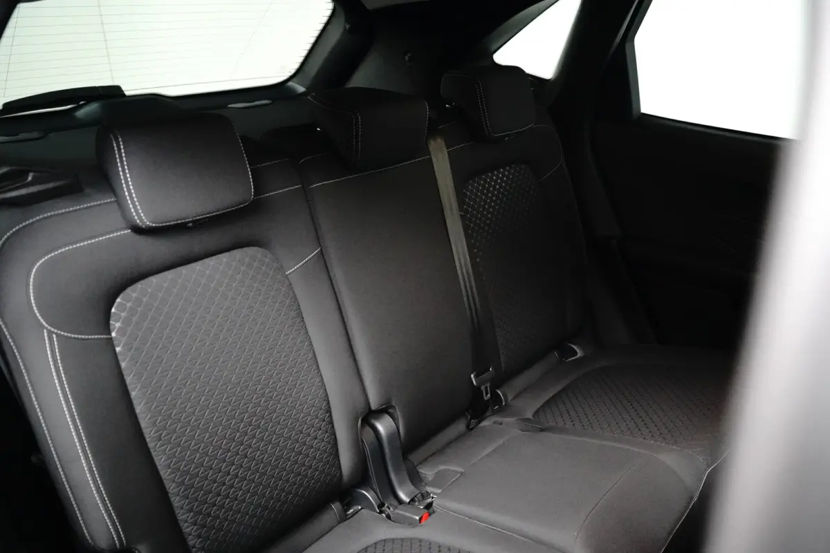 Titanium | Trekhaak | Camera | 2100KG Trekgewicht | Climate Control | | Achteruitrijcamera | Airco (automatisch) | Apple Carplay/Android Auto|telefoonintegratie premium
