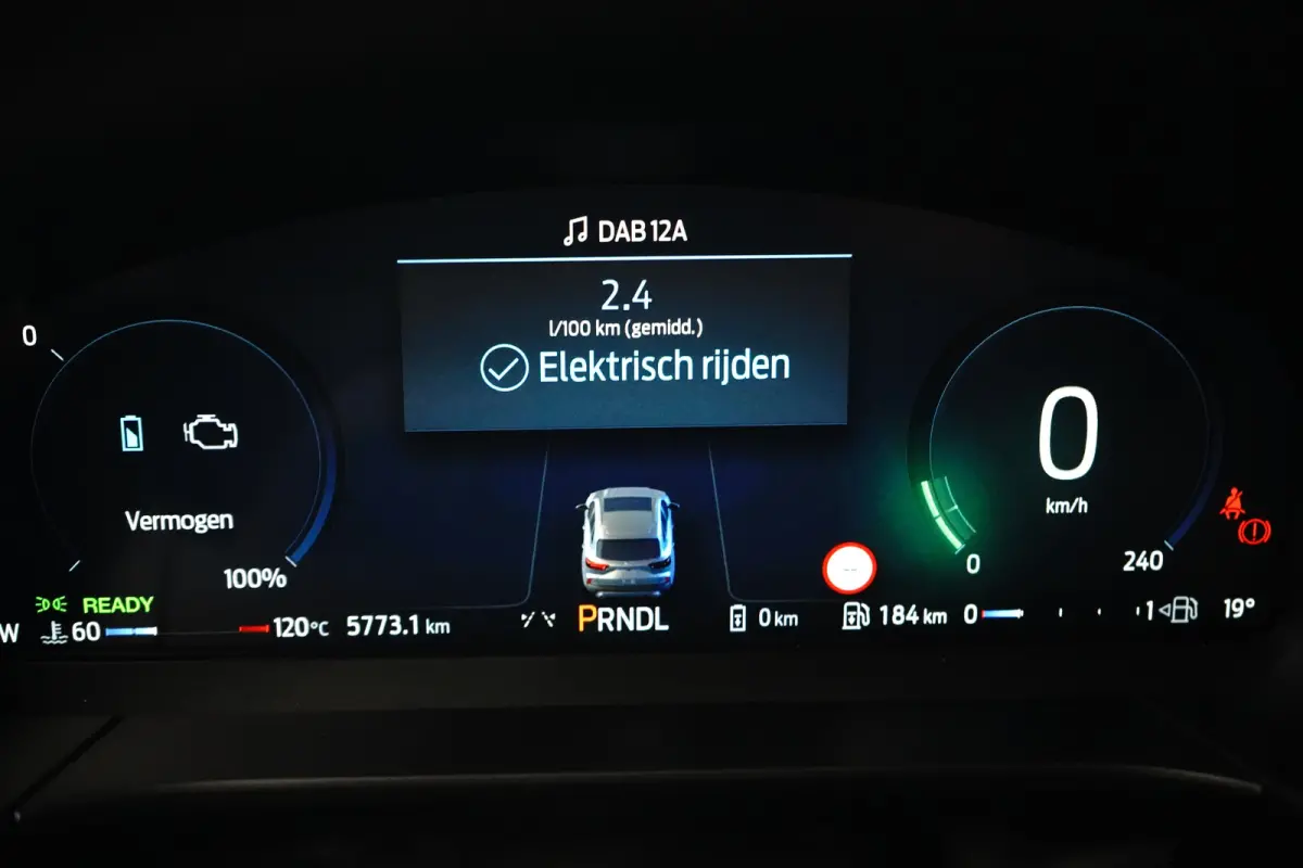 Titanium | Trekhaak | Camera | 2100KG Trekgewicht | Climate Control | | Achteruitrijcamera | Airco (automatisch) | Apple Carplay/Android Auto|telefoonintegratie premium