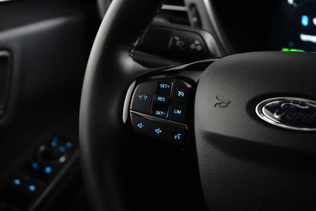 Titanium | Trekhaak | Camera | 2100KG Trekgewicht | Climate Control | | Achteruitrijcamera | Airco (automatisch) | Apple Carplay/Android Auto|telefoonintegratie premium