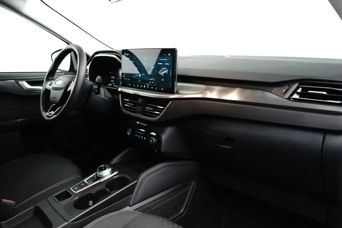 Titanium | Trekhaak | Camera | 2100KG Trekgewicht | Climate Control | | Achteruitrijcamera | Airco (automatisch) | Apple Carplay/Android Auto|telefoonintegratie premium