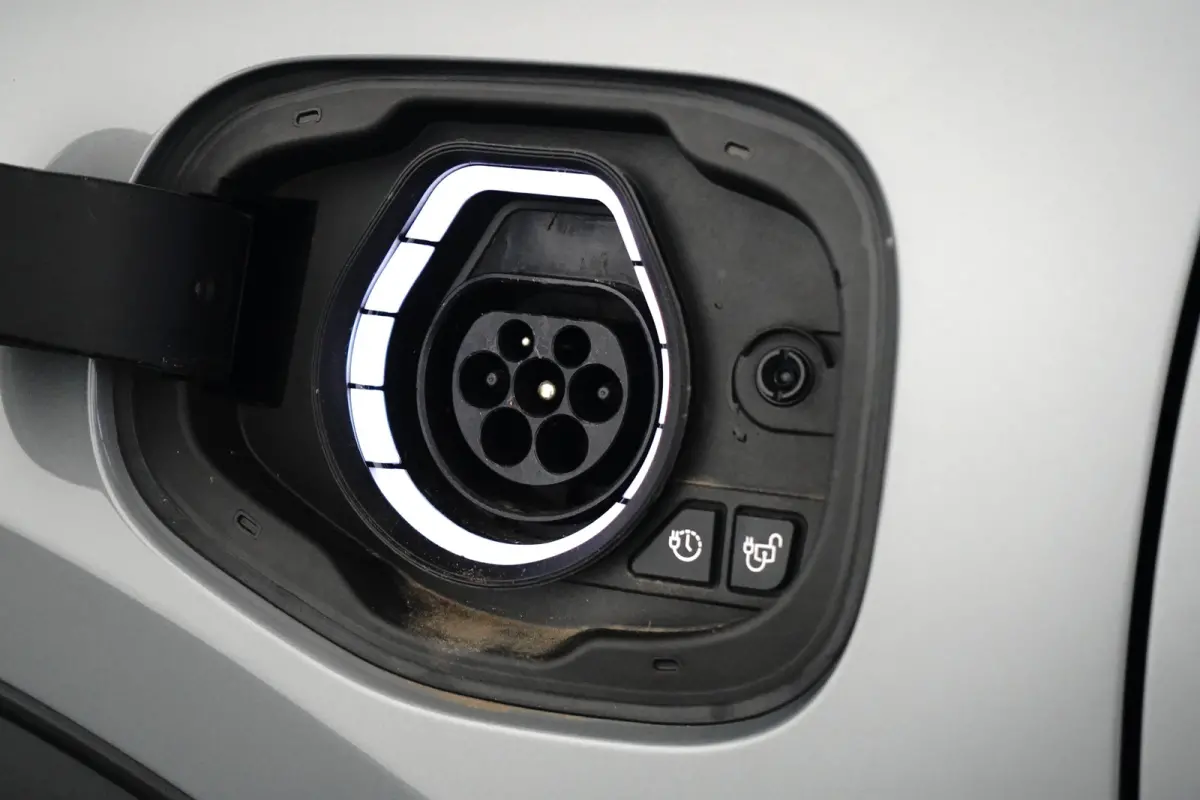 Titanium | Trekhaak | Camera | 2100KG Trekgewicht | Climate Control | | Achteruitrijcamera | Airco (automatisch) | Apple Carplay/Android Auto|telefoonintegratie premium