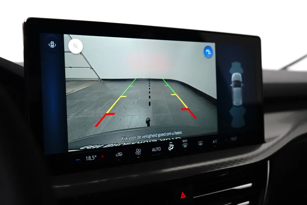 Titanium | Trekhaak | Camera | 2100KG Trekgewicht | Climate Control | | Achteruitrijcamera | Airco (automatisch) | Apple Carplay/Android Auto|telefoonintegratie premium