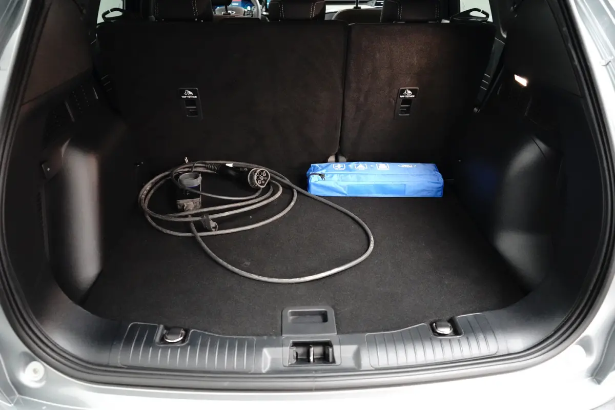 Titanium | Trekhaak | Camera | 2100KG Trekgewicht | Climate Control | | Achteruitrijcamera | Airco (automatisch) | Apple Carplay/Android Auto|telefoonintegratie premium