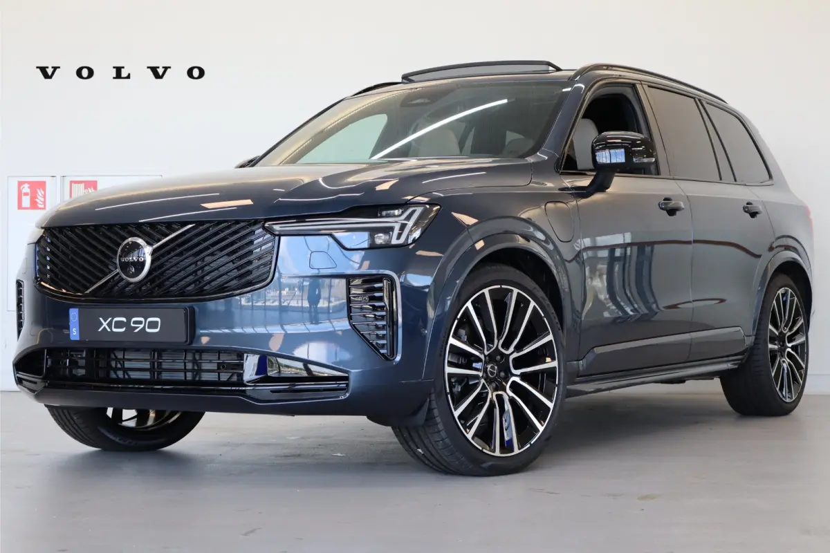 T8 406PK AWD Ultra Dark Executive B&W | 22" | Luchtvering | Massage/ventilatie | Gelam. glas