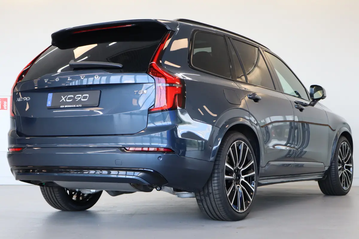 T8 406PK AWD Ultra Dark Executive B&W | 22" | Luchtvering | Massage/ventilatie | Gelam. glas