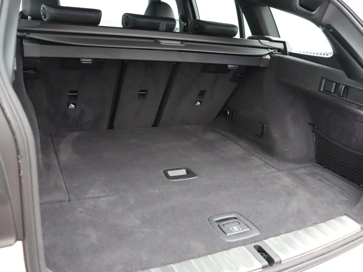 320i Executive | Business Edition | M Sport Plus Pack | Active Cruise Control | Head Up Display | 19''