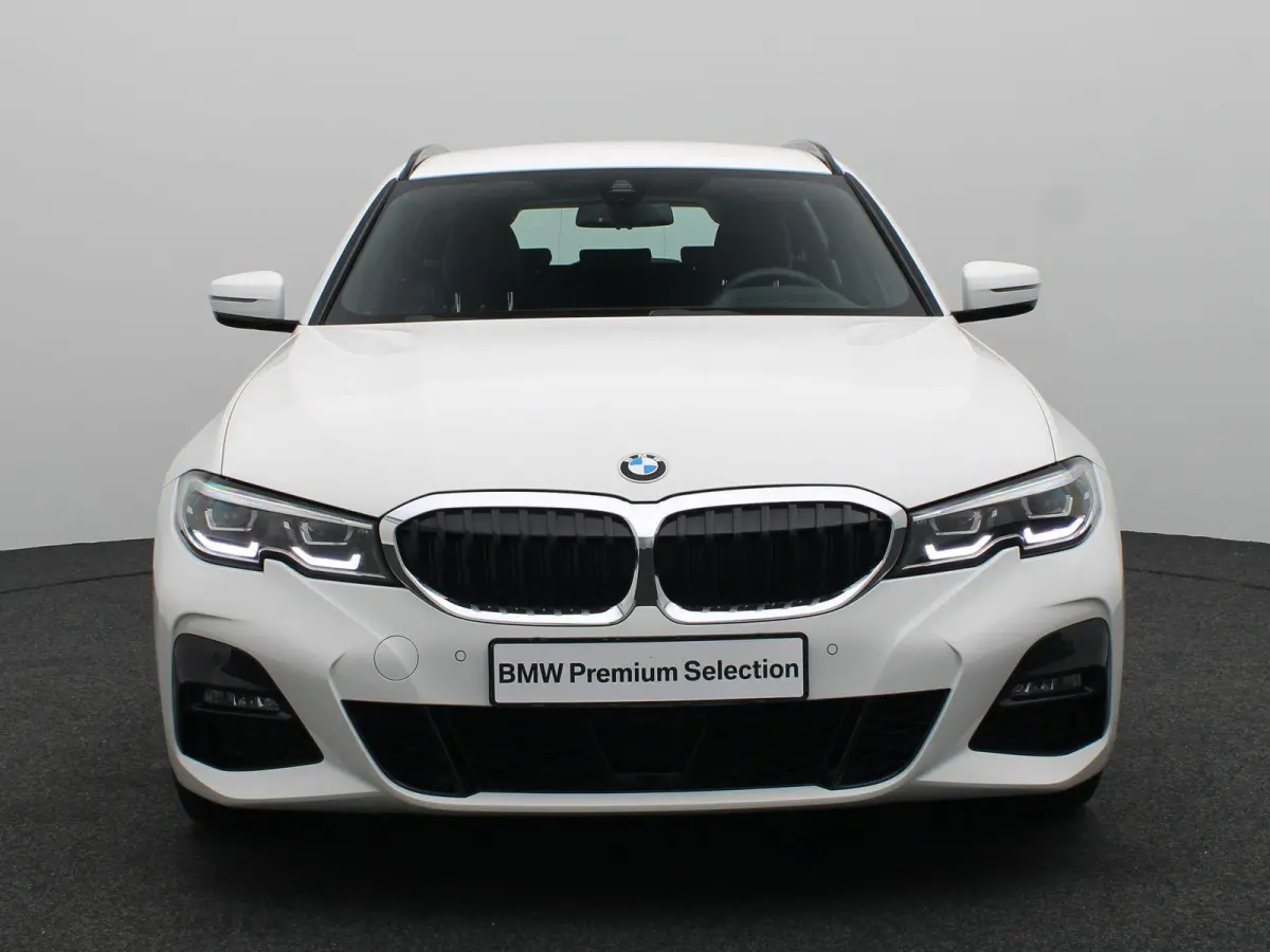 320i Executive | Business Edition | M Sport Plus Pack | Active Cruise Control | Head Up Display | 19''