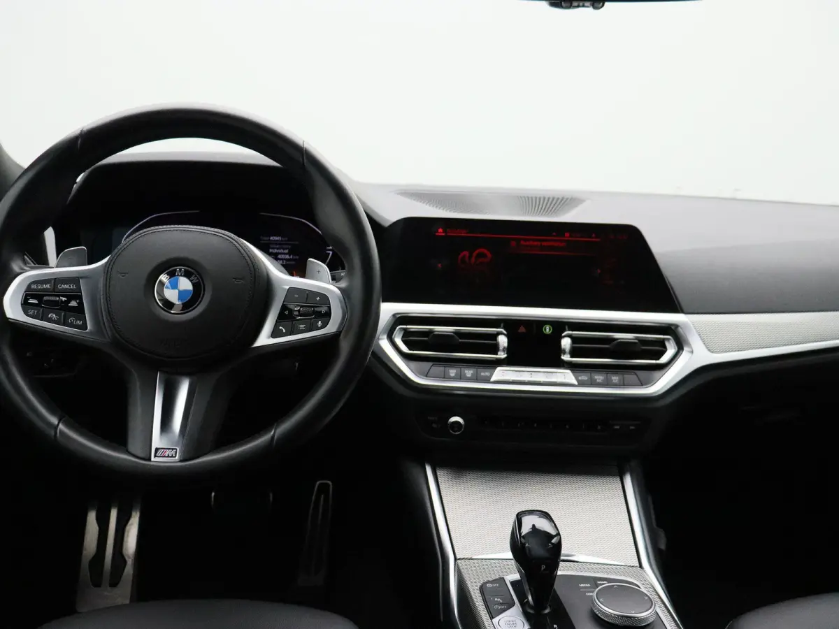 320i Executive | Business Edition | M Sport Plus Pack | Active Cruise Control | Head Up Display | 19''