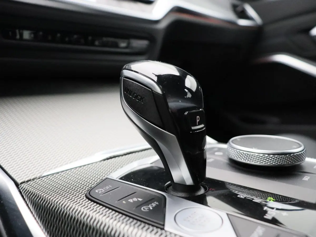 320i Executive | Business Edition | M Sport Plus Pack | Active Cruise Control | Head Up Display | 19''