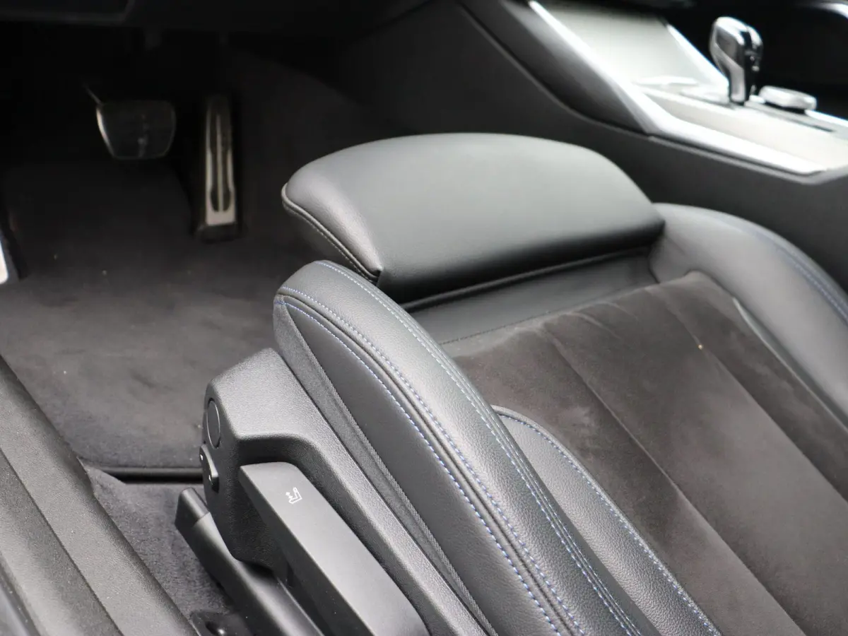 320i Executive | Business Edition | M Sport Plus Pack | Active Cruise Control | Head Up Display | 19''