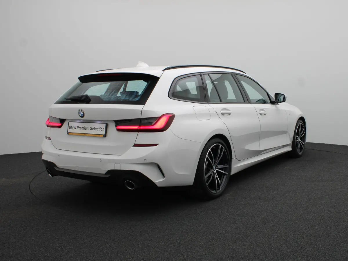 320i Executive | Business Edition | M Sport Plus Pack | Active Cruise Control | Head Up Display | 19''
