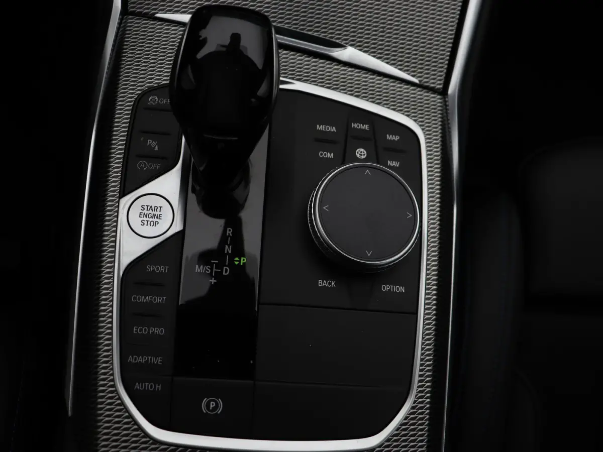 320i Executive | Business Edition | M Sport Plus Pack | Active Cruise Control | Head Up Display | 19''