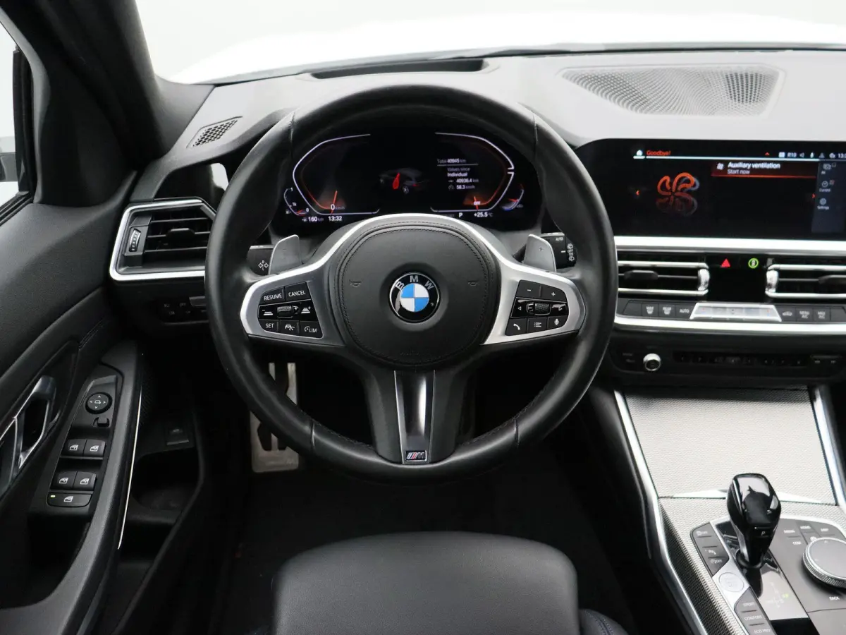 320i Executive | Business Edition | M Sport Plus Pack | Active Cruise Control | Head Up Display | 19''