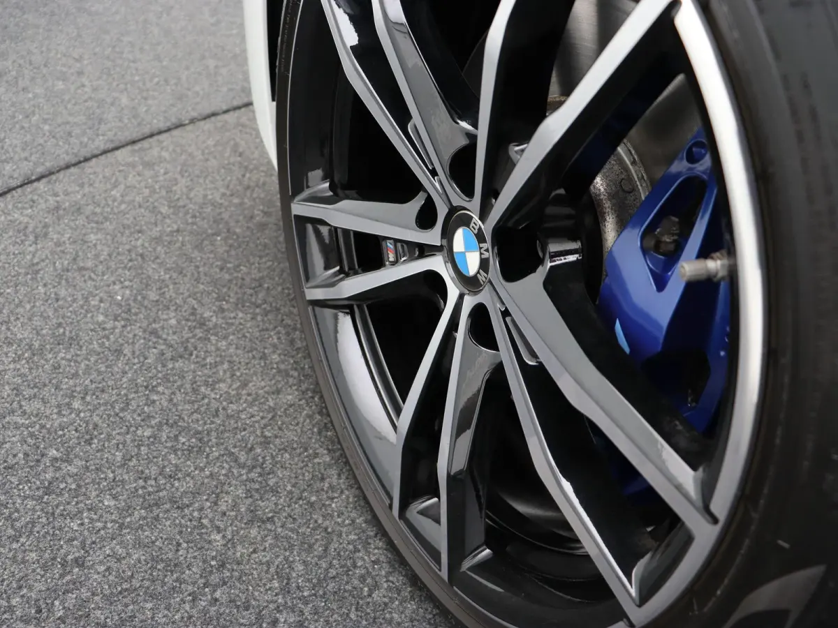 320i Executive | Business Edition | M Sport Plus Pack | Active Cruise Control | Head Up Display | 19''