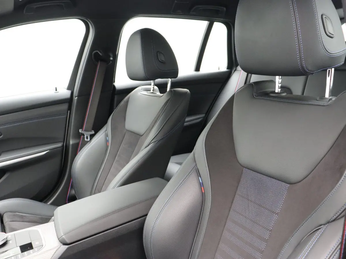 320i Executive | Business Edition | M Sport Plus Pack | Active Cruise Control | Head Up Display | 19''