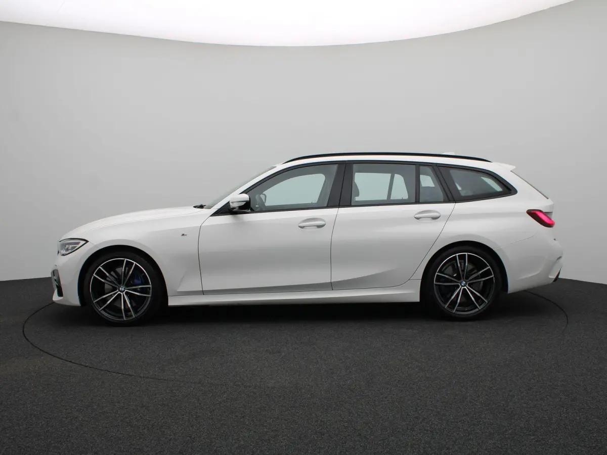 320i Executive | Business Edition | M Sport Plus Pack | Active Cruise Control | Head Up Display | 19''