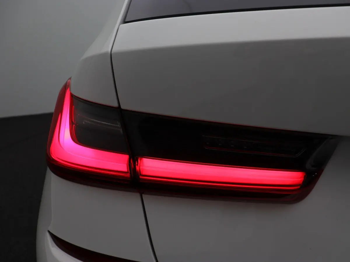 320i Executive | Business Edition | M Sport Plus Pack | Active Cruise Control | Head Up Display | 19''