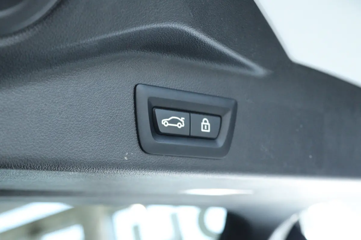 xDrive45e High Executive M-Sport | Soh 92% | Adapt. Cruise | Harman & Kardon | 4-Wielsturing | Laser |  Schuifdak | HUD | Stoelventilatie | 360 Camera | Trekhaak |  Luchtvering