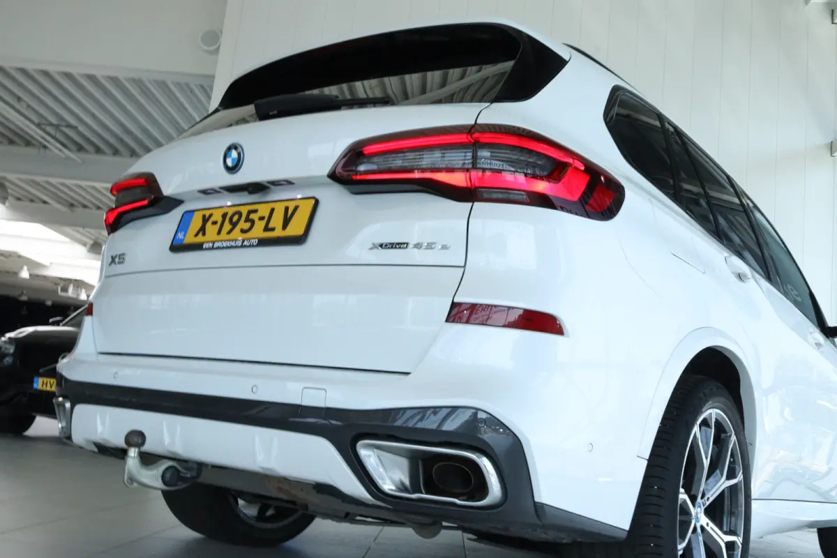 xDrive45e High Executive M-Sport | Soh 92% | Adapt. Cruise | Harman & Kardon | 4-Wielsturing | Laser |  Schuifdak | HUD | Stoelventilatie | 360 Camera | Trekhaak |  Luchtvering
