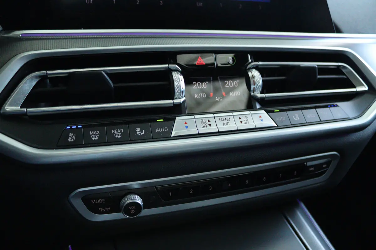 xDrive45e High Executive M-Sport | Soh 92% | Adapt. Cruise | Harman & Kardon | 4-Wielsturing | Laser |  Schuifdak | HUD | Stoelventilatie | 360 Camera | Trekhaak |  Luchtvering