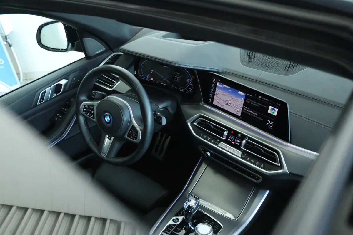 xDrive45e High Executive M-Sport | Soh 92% | Adapt. Cruise | Harman & Kardon | 4-Wielsturing | Laser |  Schuifdak | HUD | Stoelventilatie | 360 Camera | Trekhaak |  Luchtvering