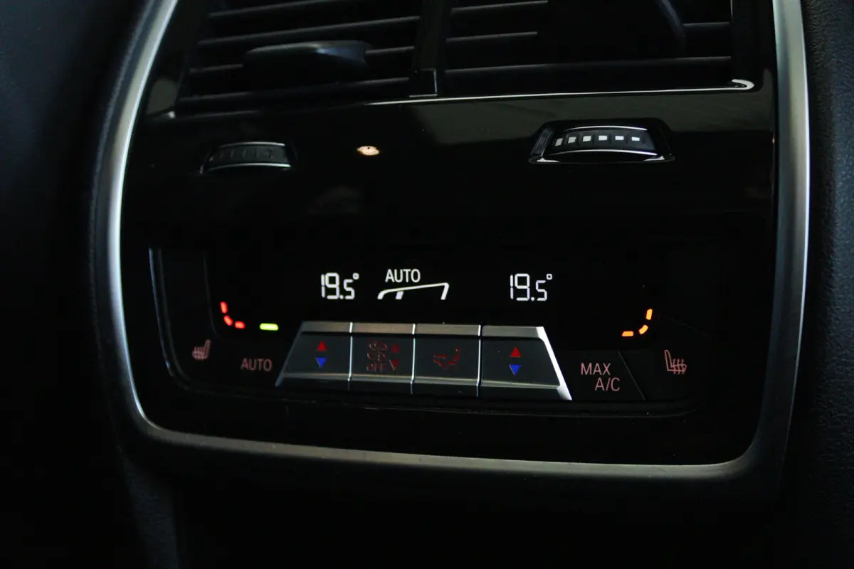 xDrive45e High Executive M-Sport | Soh 92% | Adapt. Cruise | Harman & Kardon | 4-Wielsturing | Laser |  Schuifdak | HUD | Stoelventilatie | 360 Camera | Trekhaak |  Luchtvering